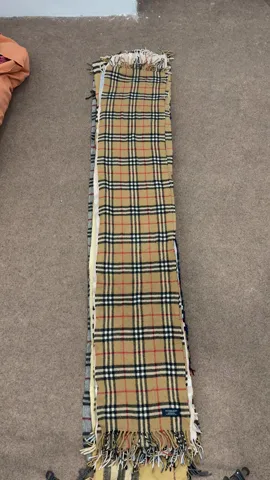 25 x BURBERRY SCARVES