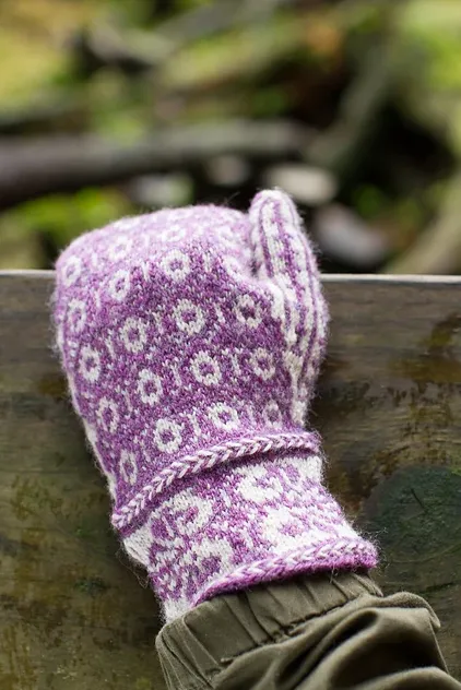 Aslaug mitten pattern