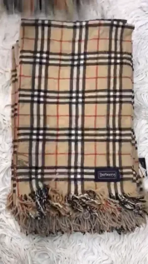 Custom handpick Burberry beige scarves