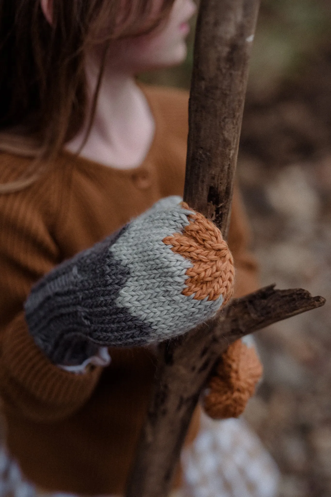 Zig Zag Mittens Grey